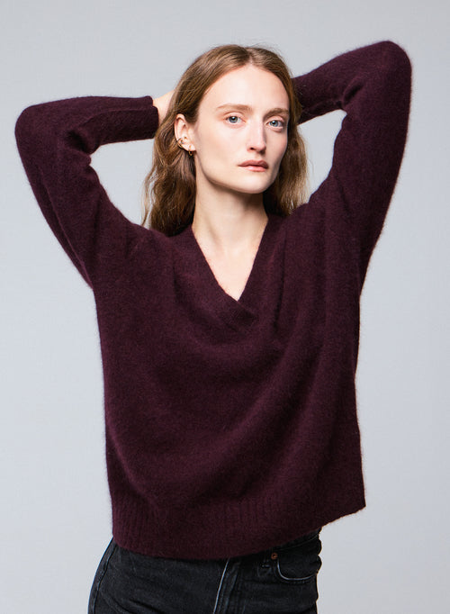 Purple V-neck sweater with long sleeves in Raccon wool / Polyamide - MAJESTIC FILATURES
