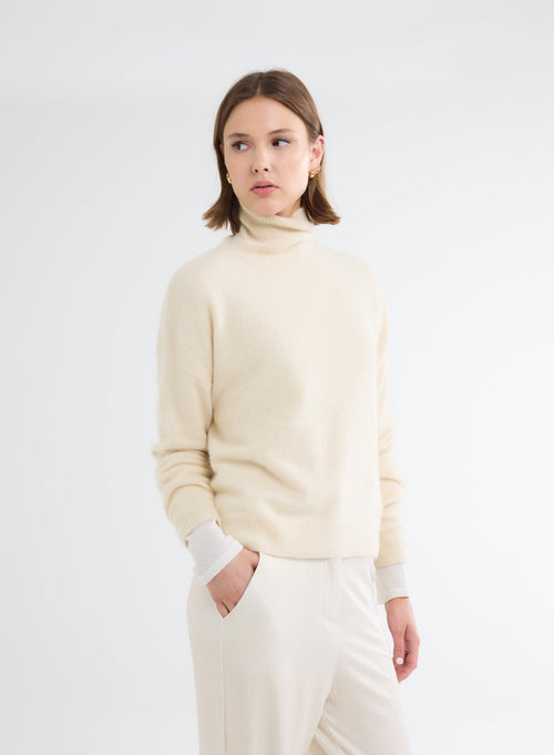 White Turtleneck Long Sleeve Sweater - MAJESTIC FILATURES