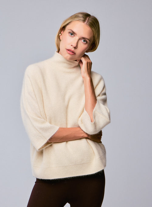 Pull Blanc Col Roulé Manches Kimono en Raccoon / Polyamide - MAJESTIC FILATURES