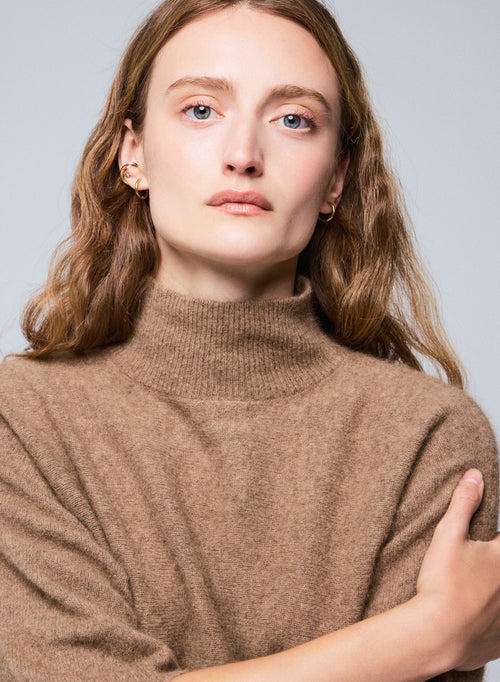 Beigefarbener Rollkragenpullover mit Kimonoärmeln aus Raccon-Wolle / Polyamid - MAJESTIC FILATURES