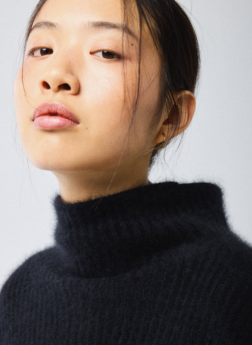 Black Turtleneck Long Sleeves Sweater in Wool / Fox / Polyamide - MAJESTIC FILATURES