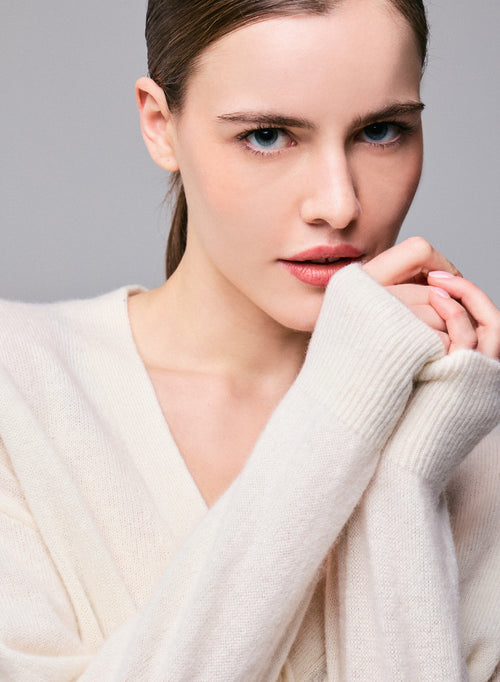 White V-neck Long-sleeved Cardigan In Wool / Silk / Cashmere  - MAJESTIC FILATURES