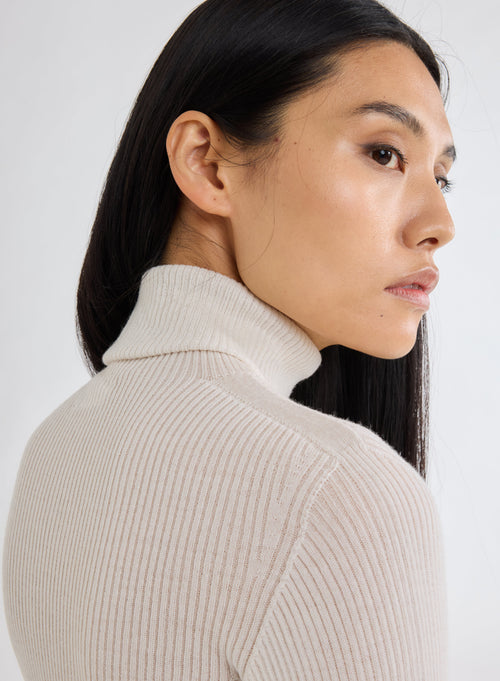 White Turtleneck Long Sleeve Sweater - MAJESTIC FILATURES