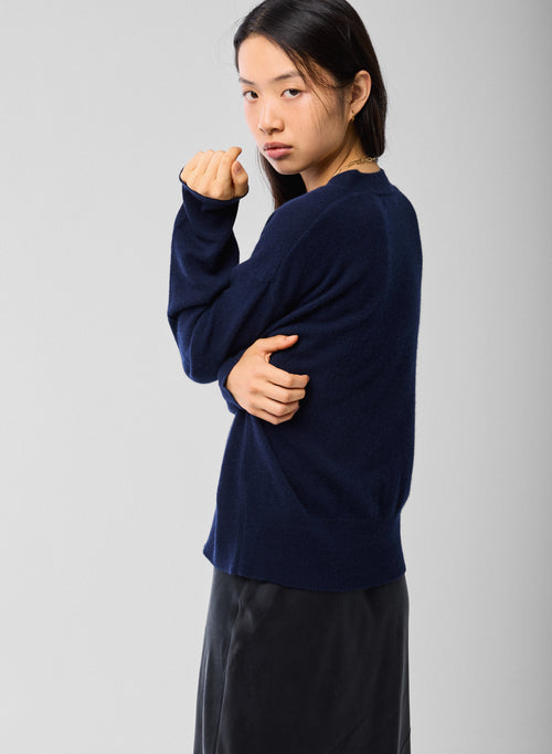 Marineblaue Strickjacke mit V-Ausschnitt und langen Ärmeln aus Kaschmir - MAJESTIC FILATURES