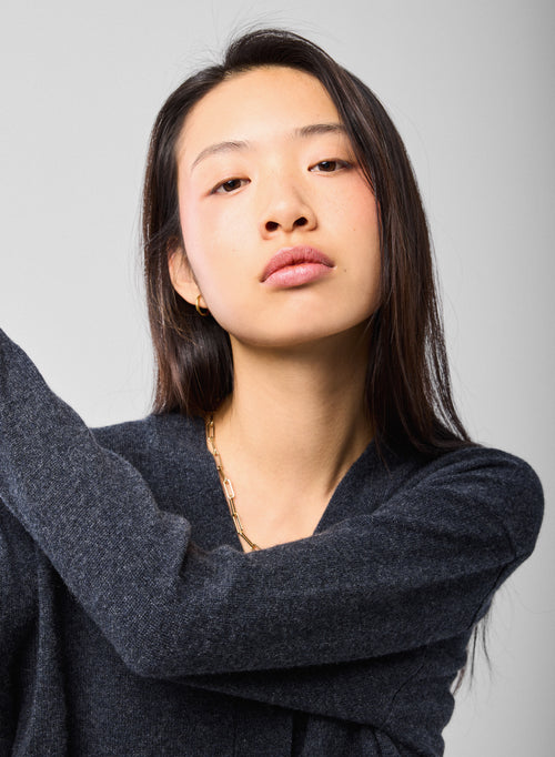 Graue Strickjacke mit V-Ausschnitt und langen Ärmeln aus Kaschmir - MAJESTIC FILATURES