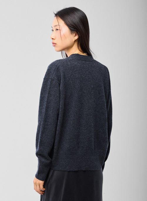 Graue Strickjacke mit V-Ausschnitt und langen Ärmeln aus Kaschmir - MAJESTIC FILATURES