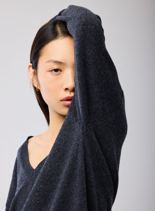 Pull Gris Col V Manches Longues en Cachemire - MAJESTIC FILATURES