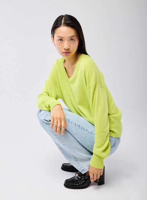 Suéter Amarillo con Cuello en V y Mangas Largas de Cachemir - MAJESTIC FILATURES