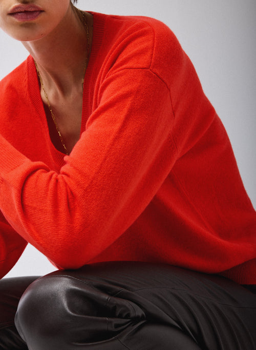Roter Pullover mit V-Ausschnitt und langen Ärmeln aus Kaschmir - MAJESTIC FILATURES