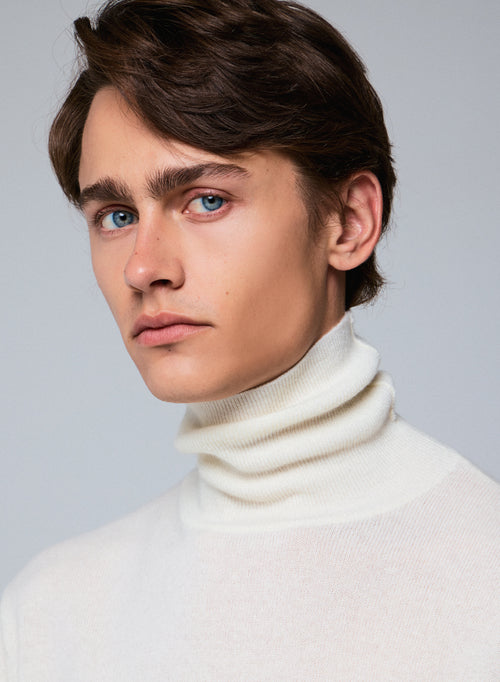 White turtleneck sweater with long sleeves in cashmere - MAJESTIC FILATURES