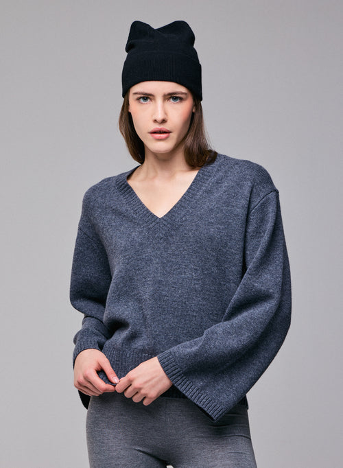 Grey V-neck long-sleeved sweater in merino wool - MAJESTIC FILATURES