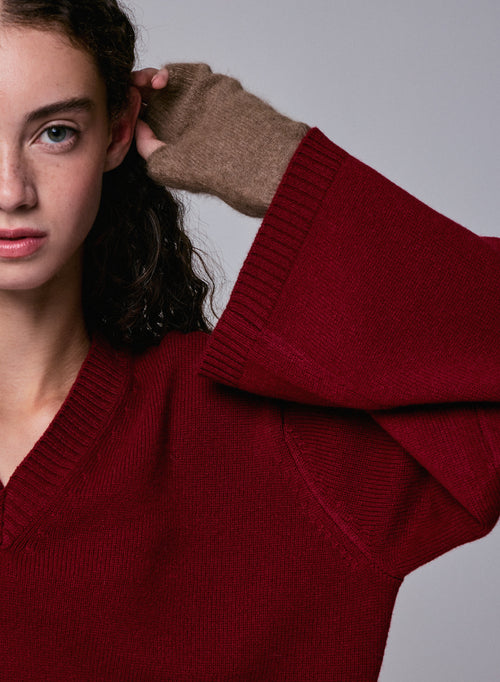 Red V-neck long-sleeved sweater in merino wool - MAJESTIC FILATURES