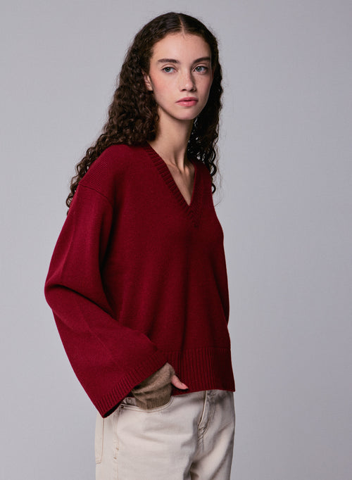 Red V-neck long-sleeved sweater in merino wool - MAJESTIC FILATURES