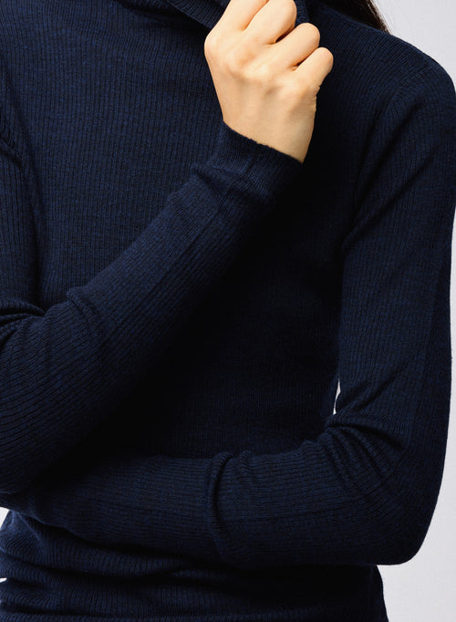 Navy Turtleneck Long Sleeve Sweater in Merino Wool - MAJESTIC FILATURES