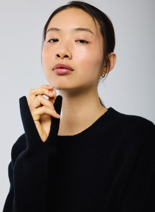 Jersey Negro Cuello Redondo Mangas Largas en Lana / Cachemir - MAJESTIC FILATURES