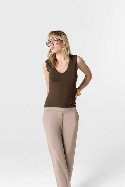 Camiseta sin mangas Tonka con cuello en V de viscosa/elastano - MAJESTIC FILATURES