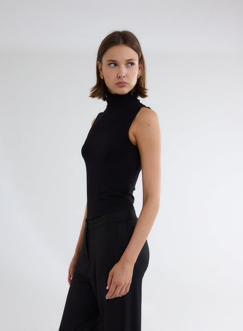 <p>With its straight, close-fitting cut, the Abby tank top slips like a second skin under a shirt or knit.</p> - MAJESTIC FILATURES