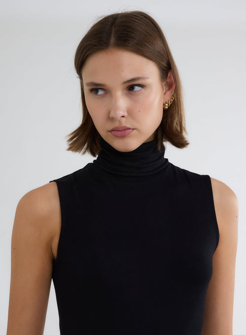 <p>With its straight, close-fitting cut, the Abby tank top slips like a second skin under a shirt or knit.</p> - MAJESTIC FILATURES