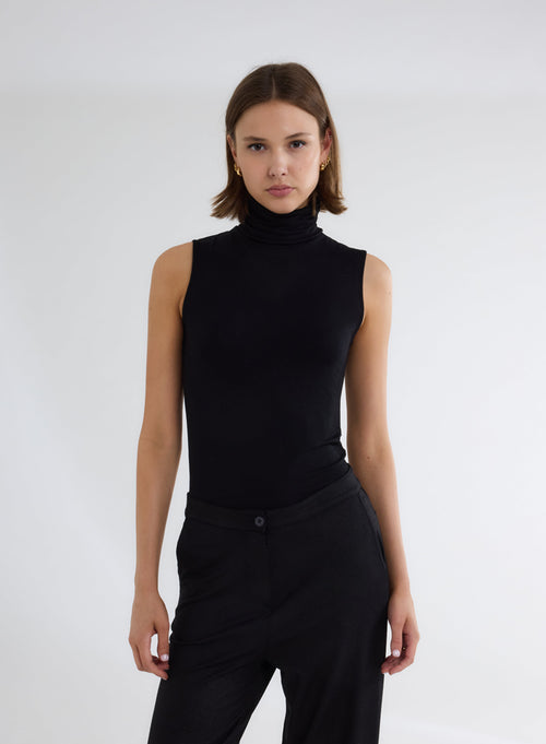 <p>With its straight, close-fitting cut, the Abby tank top slips like a second skin under a shirt or knit.</p> - MAJESTIC FILATURES