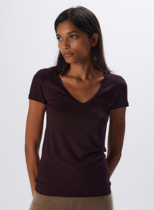 "Viscose / Elastane Short-sleeved V-neck T-shirt" - MAJESTIC FILATURES