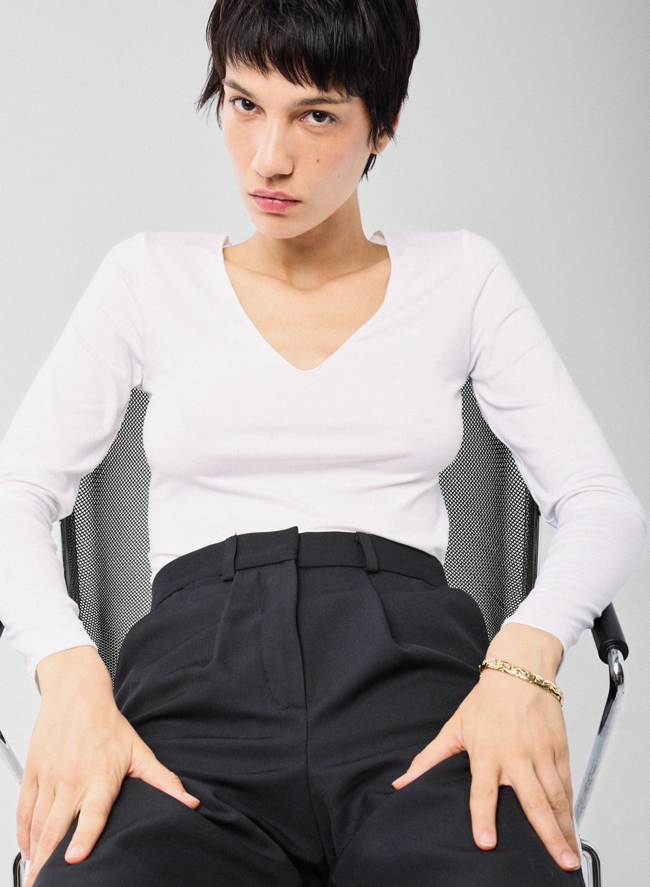 Tシャツ・カットソー Aeron Flora - Satin Sleeveless Turtleneck White V-neck Long Sleeves T-shirt WOMEN | Majestic Filatures