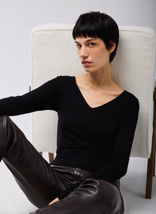 T-shirt Noir Col V Manches Longues en Viscose et Élasthanne - MAJESTIC FILATURES
