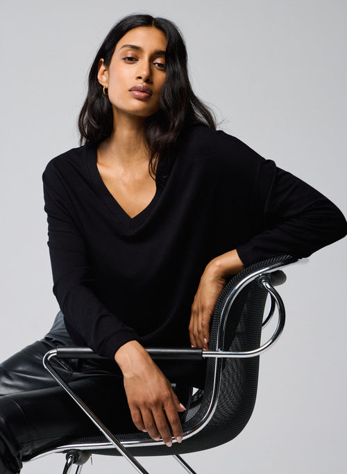 Black V-neck sweatshirt with long sleeves in viscose / elastane - MAJESTIC FILATURES