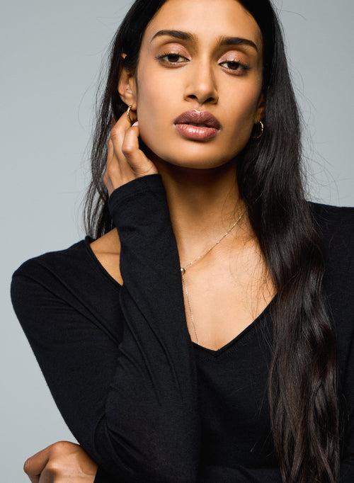 Black V-Neck Long Sleeves T-shirt in Cotton and Cashmere - MAJESTIC FILATURES