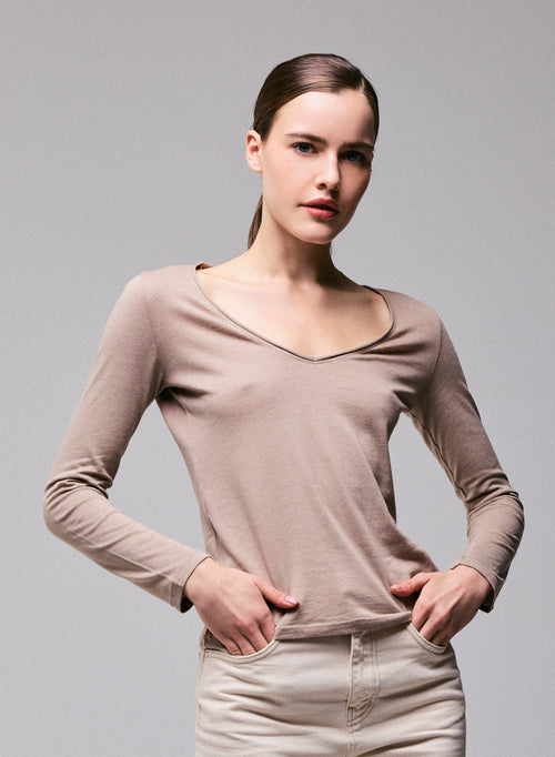 T-shirt Beige Col V Manches Longues en Coton et Cachemire - MAJESTIC FILATURES