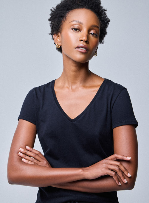 T-shirt Noir Julia Col V Manches Courtes en Coton Organique - MAJESTIC FILATURES