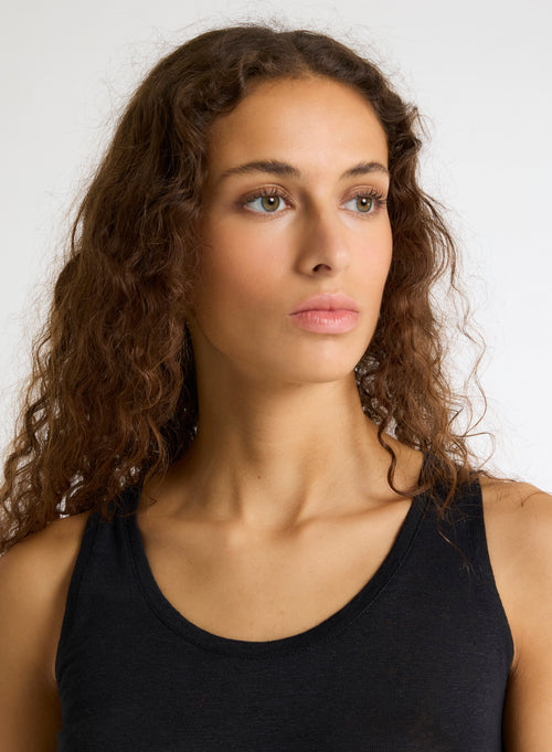 Camiseta de tirantes negra sin mangas©de lino / elastano con cuello en U - MAJESTIC FILATURES