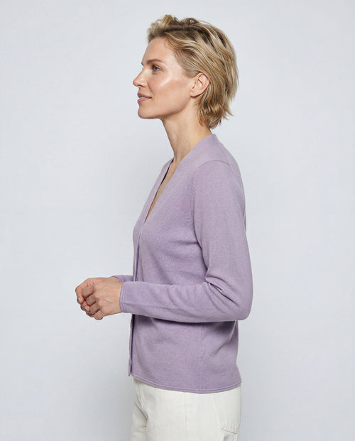 Chaleco Violeta Claro con cuello en V y mangas largas de cachemira - MAJESTIC FILATURES