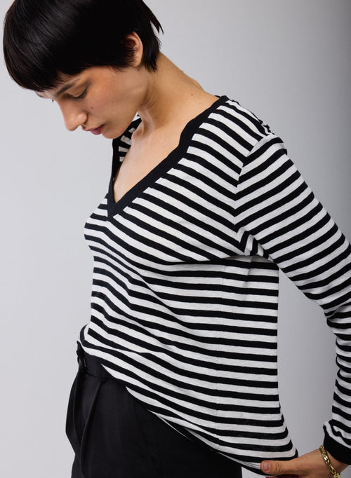 Black / White Stripped V-Neck Long Sleeves T-shirt in Organic Cotton - MAJESTIC FILATURES