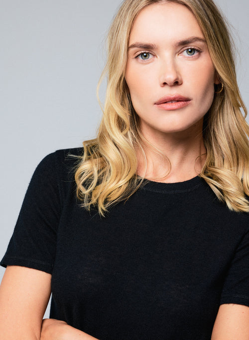 Camiseta de cachemira negra de manga corta con cuello redondo - MAJESTIC FILATURES