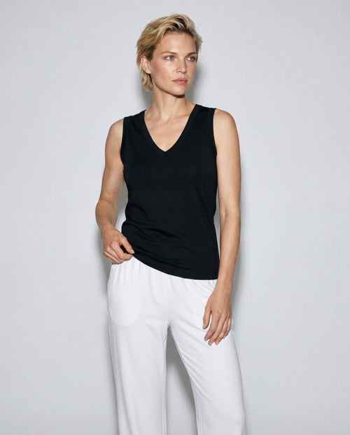 Camiseta sin mangas negra con cuello en V de algodón orgánico/seda - MAJESTIC FILATURES