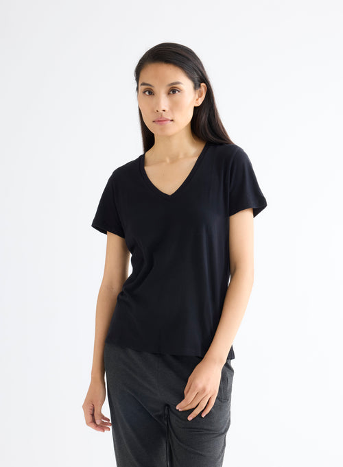 T-shirt Noir Patty col V manches courtes en Coton - MAJESTIC FILATURES