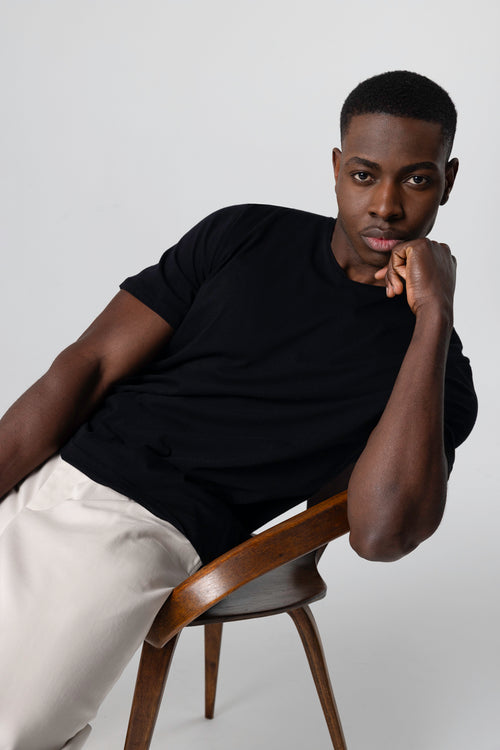 T-shirt Noir Col V Manches Courtes en Coton organique - MAJESTIC FILATURES