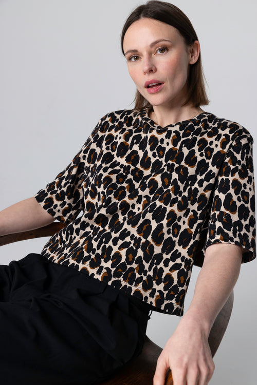 Camiseta cuello redondo y mangas cortas de algodón/elastano con estampado de leopardo - MAJESTIC FILATURES